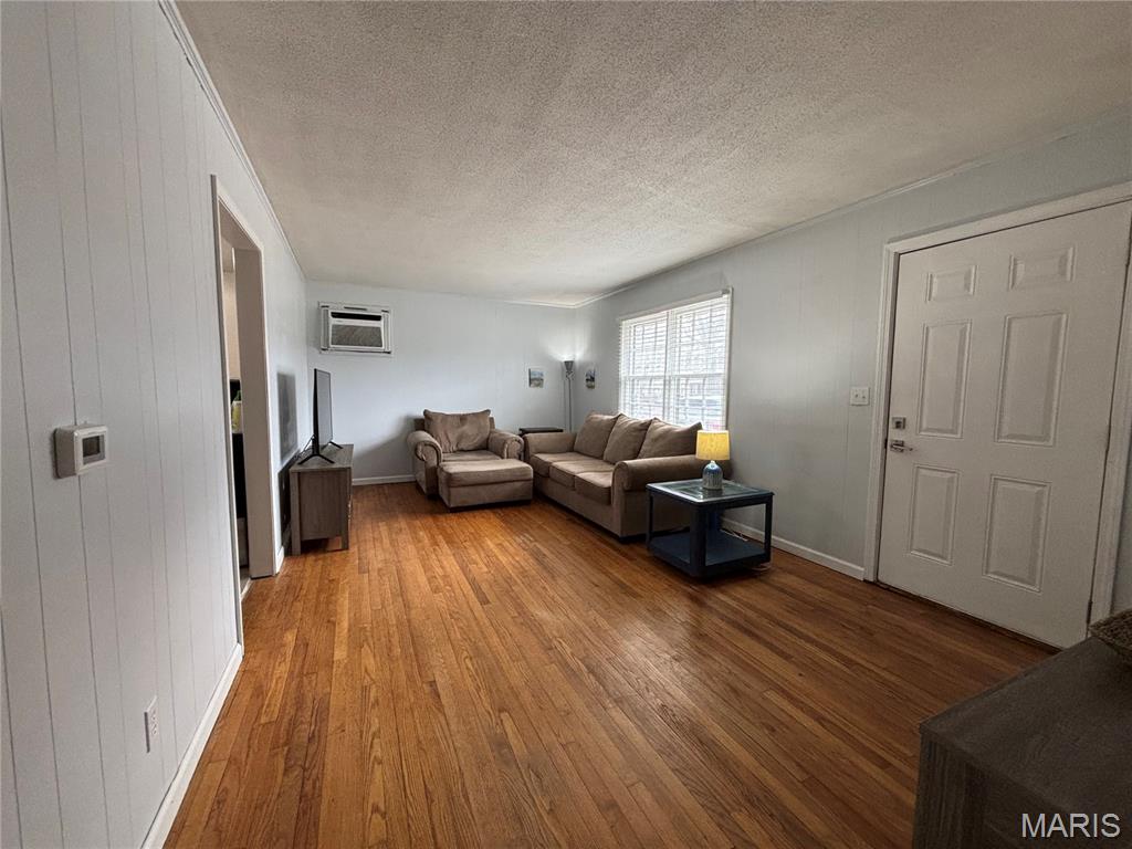 2012 Kentucky Street Sikeston, MO 63801 - Photo 5 of 12
