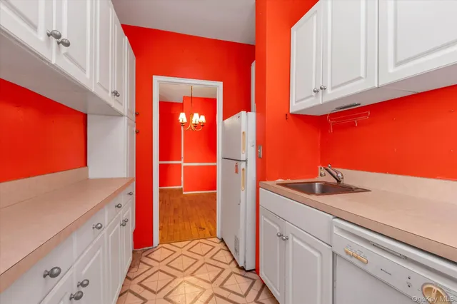 $295,000 | 99-21 67th Road, Unit 3A | Rego Park