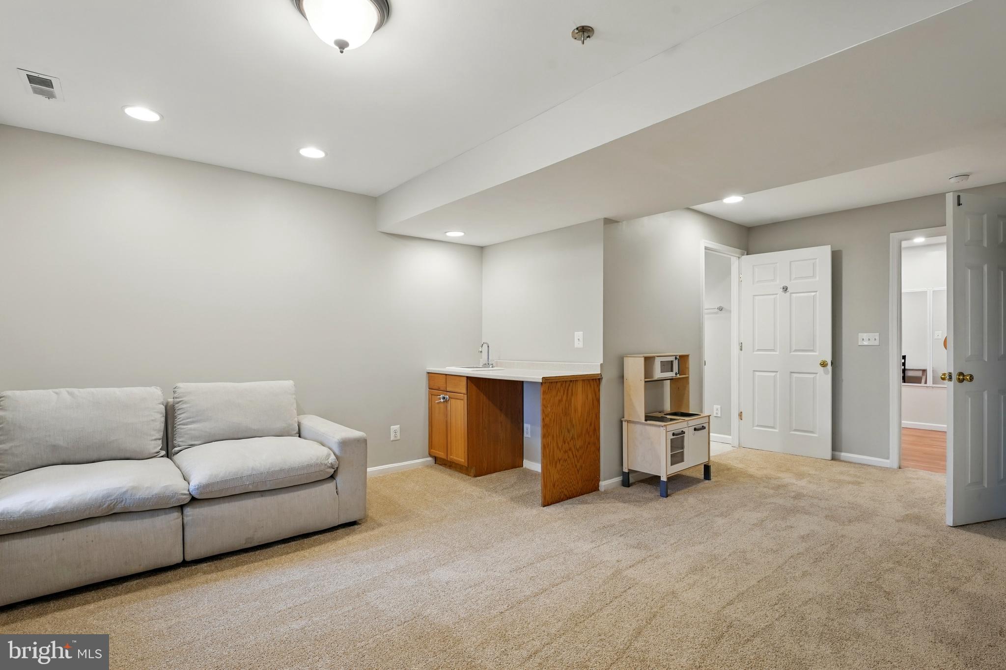7045 Sauvage Lane Gainesville, VA 20155 - Photo 32 of 43 a view of livingroom with furniture