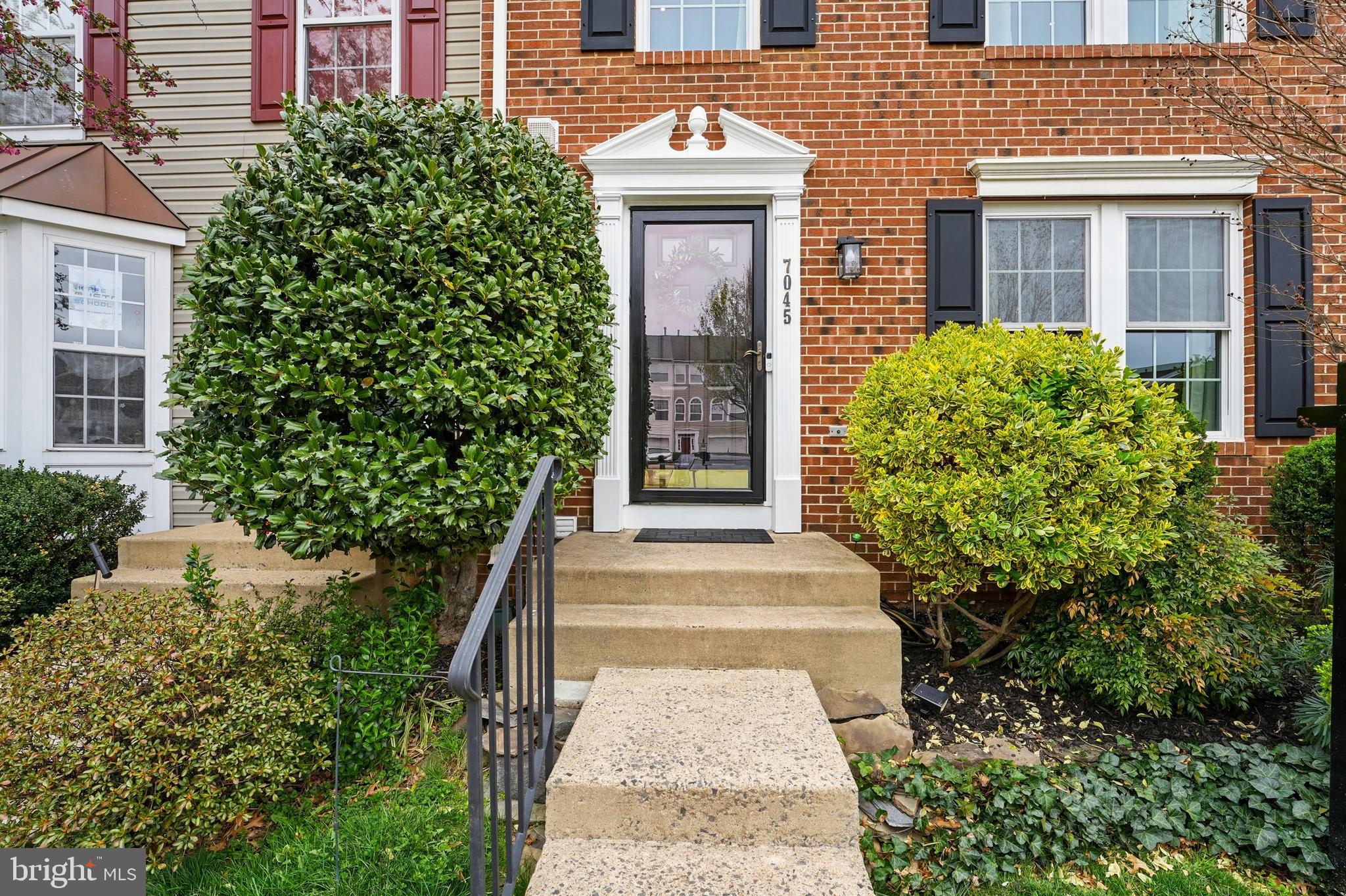 7045 Sauvage Lane Gainesville, VA 20155 - Photo 7 of 43 front view of a house