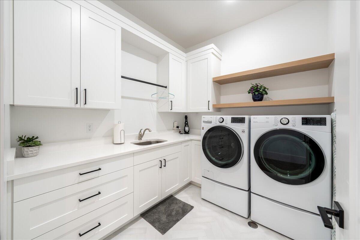 719 Scenario Street Washington, UT 84780 - Photo 27 of 72 Washer and Dryer Inluded