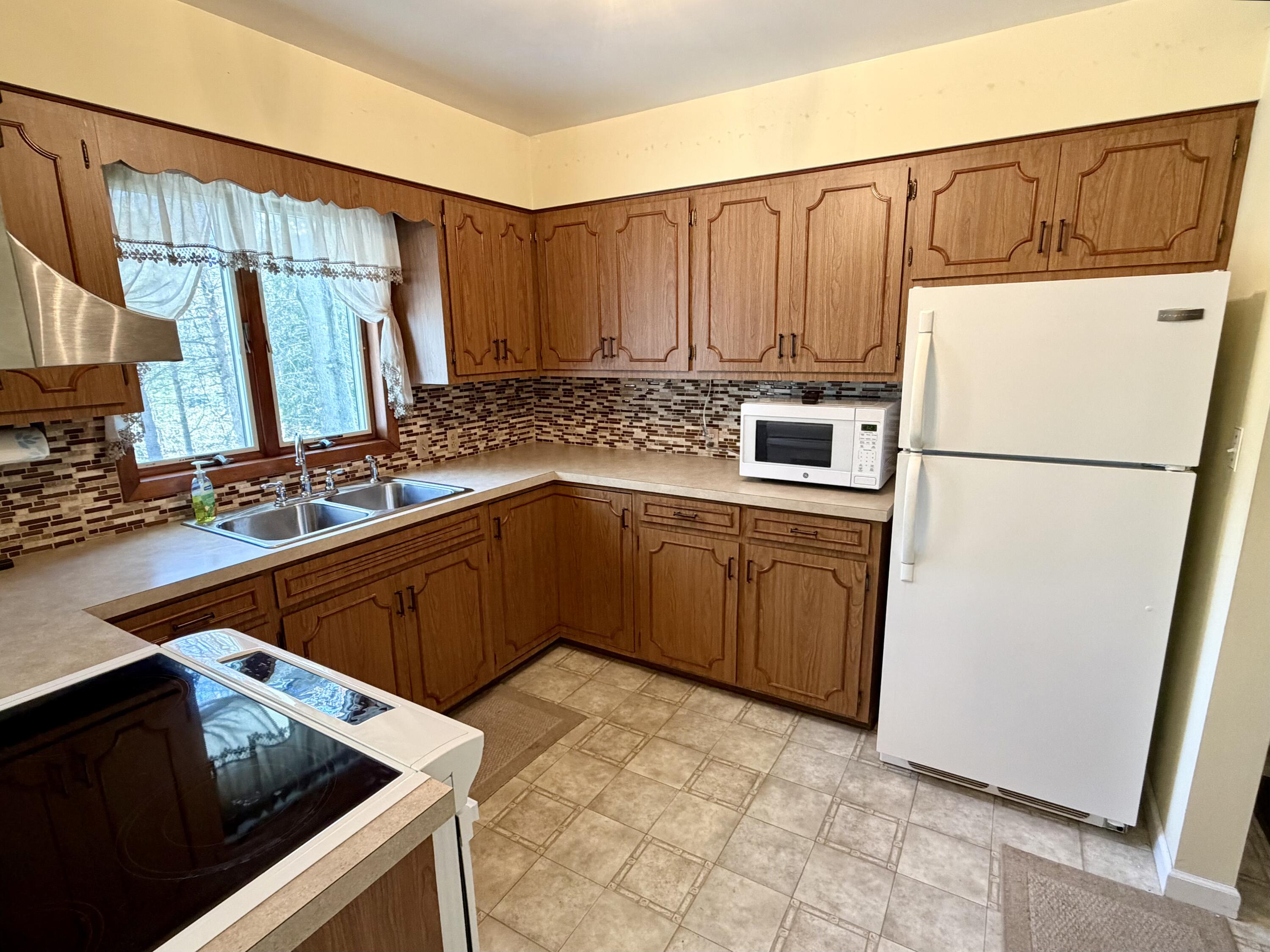 3661 East Sternberg Road Fruitport, MI 49415 - Photo 5 of 43 IMG_4472