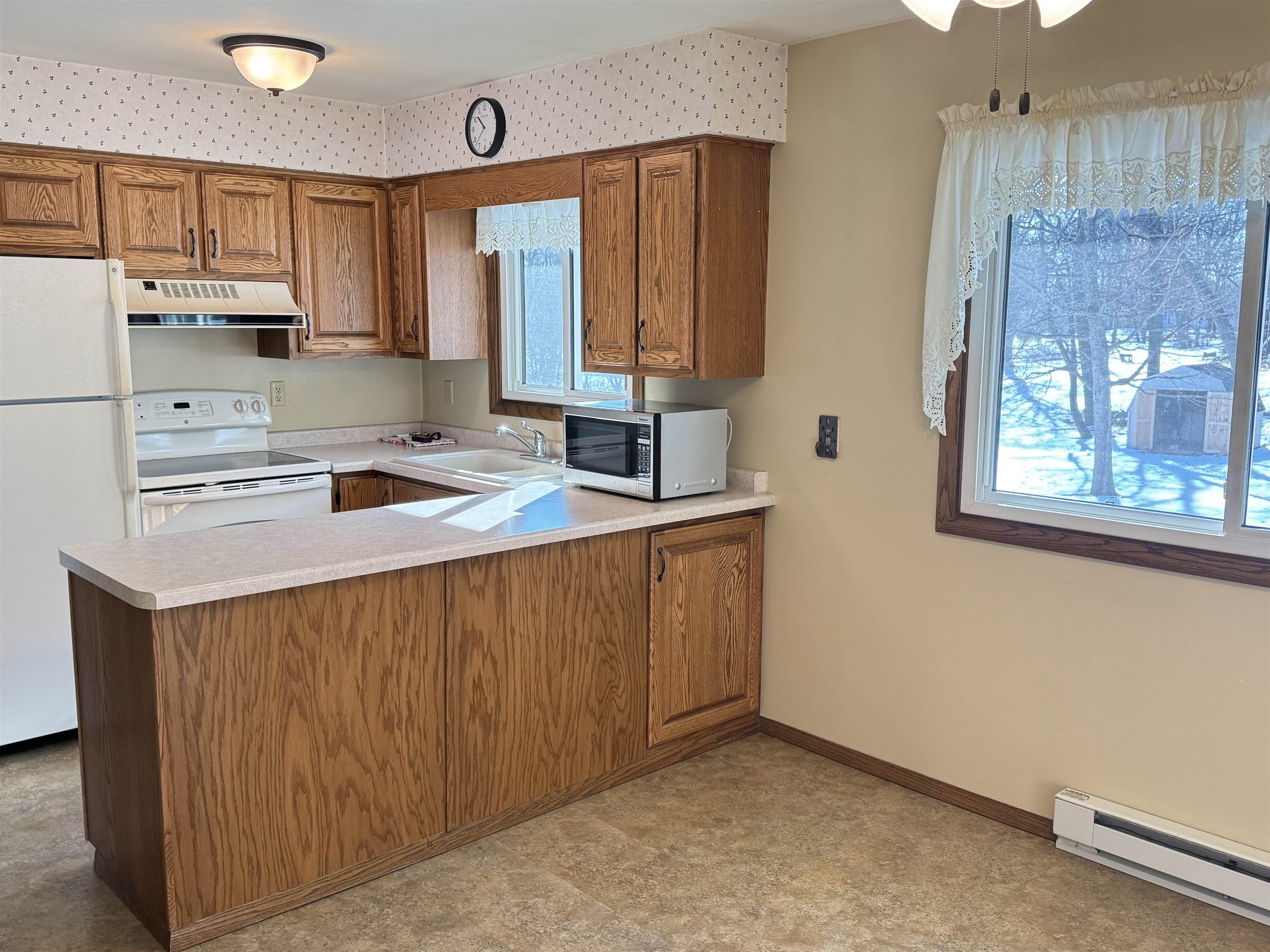 694 Leighton Road Waupaca, WI 54981 - Photo 2 of 18