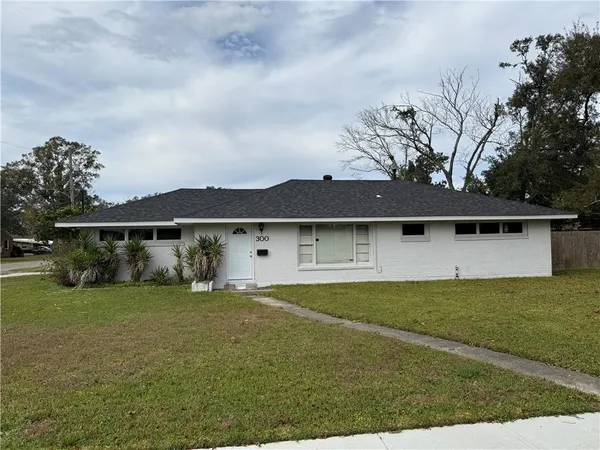 $2,350 | 300 Stewart Avenue, River Ridge, LA 70123