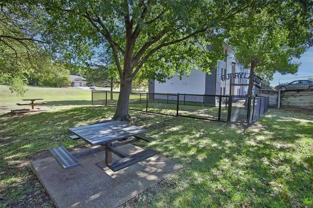 $945 | 1200 West Taylor Street, Sherman, TX 75092