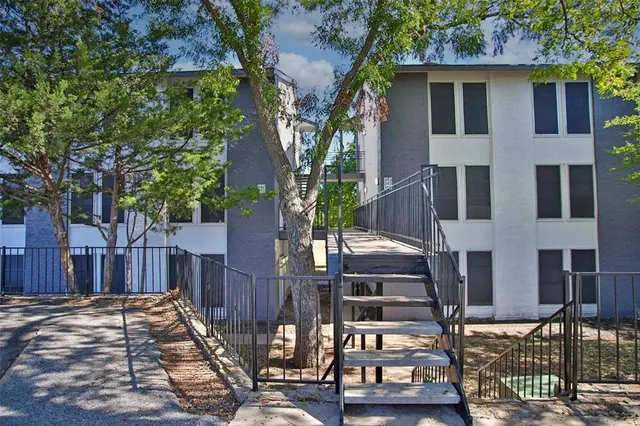 $945 | 1200 West Taylor Street, Sherman, TX 75092