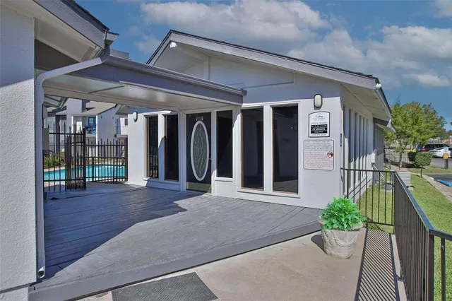 $945 | 1200 West Taylor Street, Sherman, TX 75092