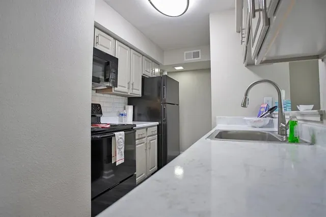 $945 | 1200 West Taylor Street, Sherman, TX 75092