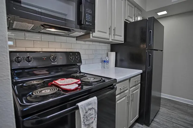 $945 | 1200 West Taylor Street, Sherman, TX 75092