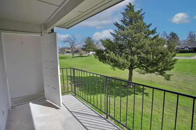 $945 | 1200 West Taylor Street, Sherman, TX 75092