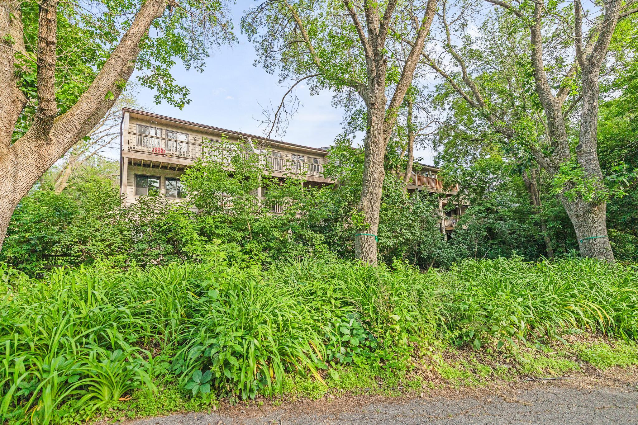 8940 Neill Lake Road, Unit B Eden Prairie, MN 55347 - Photo 27 of 36 Gallery Image 27