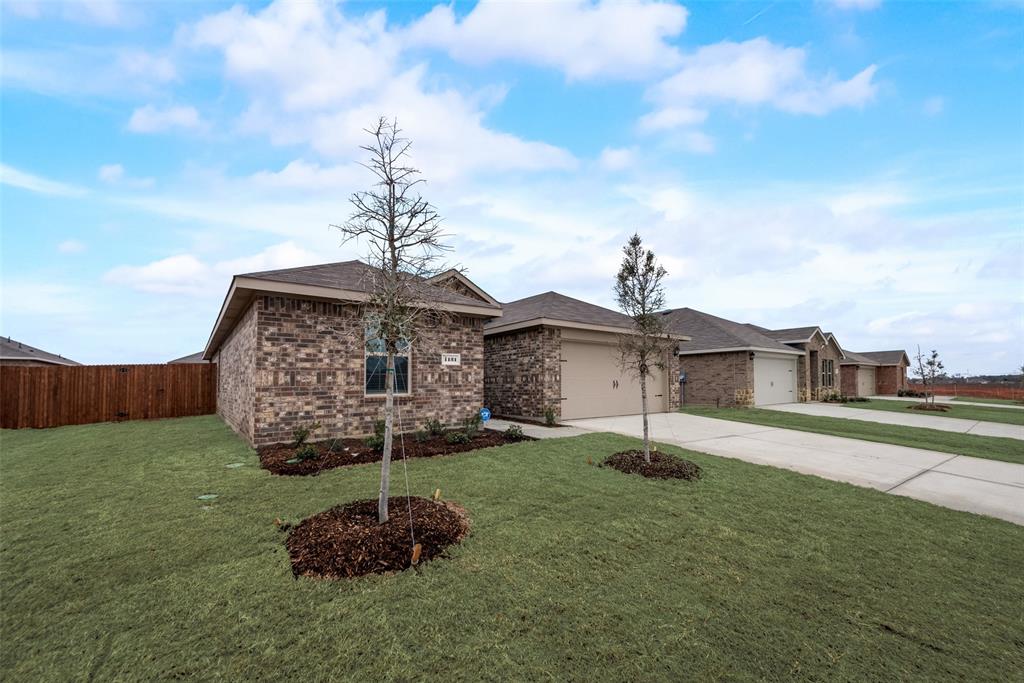 1131 Elijah Way Dallas, TX 75253 - Photo 2 of 18