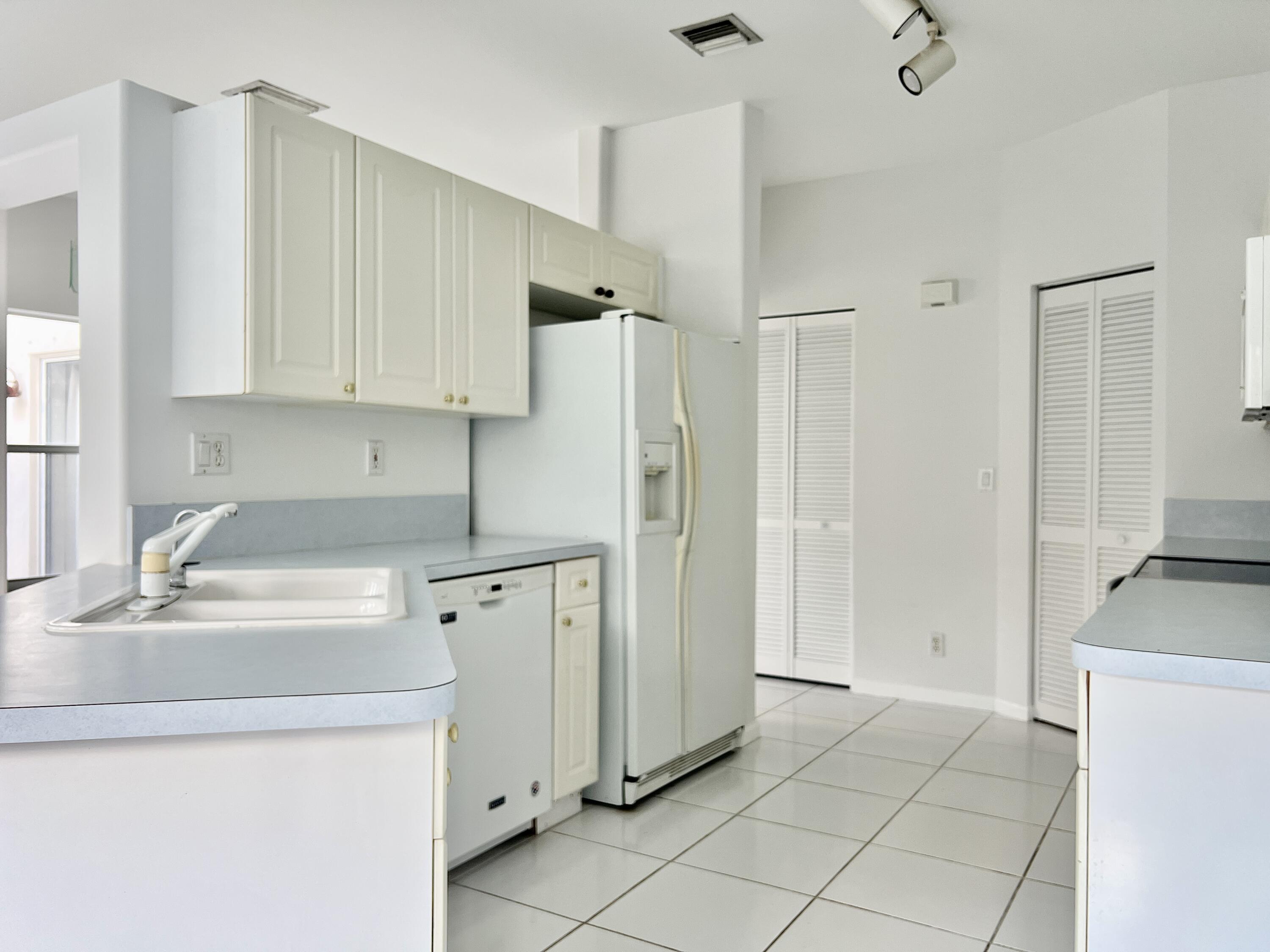 6909 Desert Inn Terrace Lake Worth, FL 33463 - Photo 13 of 36 IMG_2939