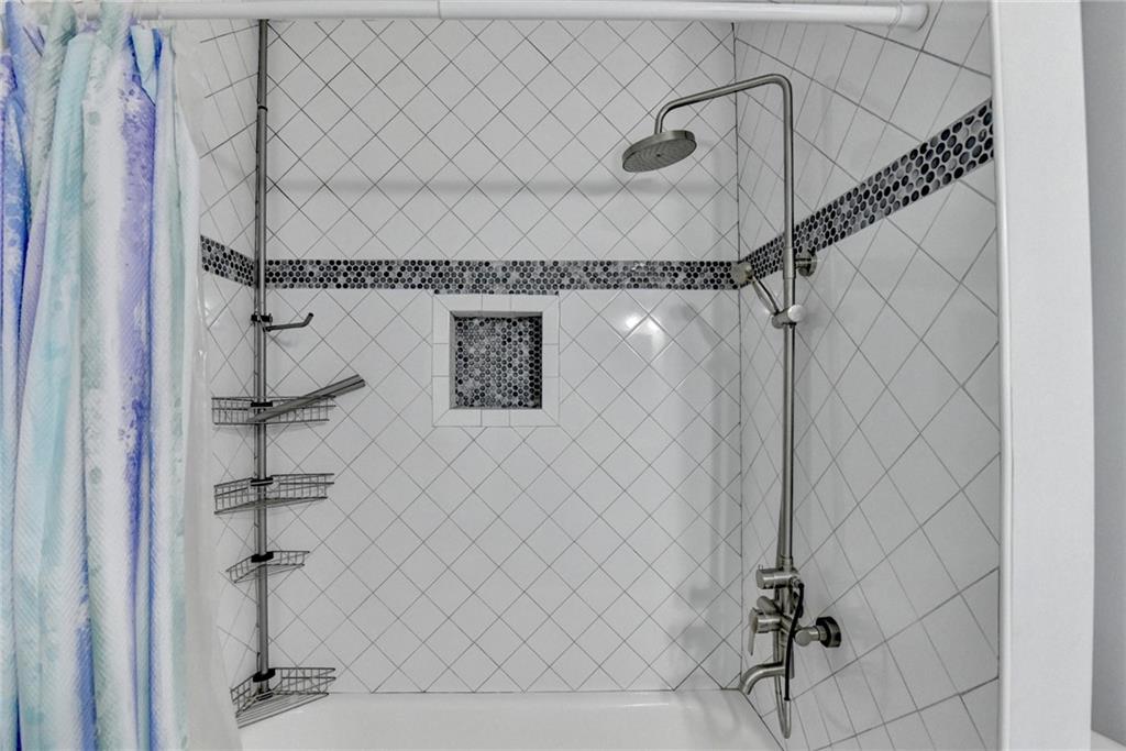 516 Wynnes Ridge Circle Southeast, Unit 516 Marietta, GA 30067 - Photo 30 of 40 a bathroom with a shower