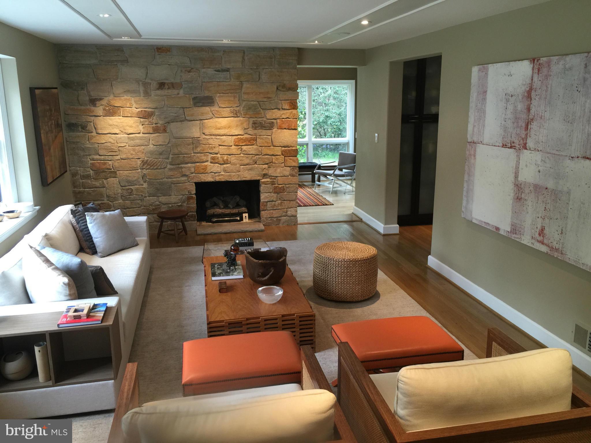 5011 Overlook Road Northwest Washington, DC 20016 - Photo 3 of 11 Living Room