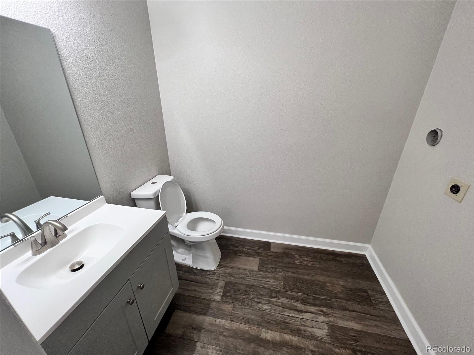 1100 Ridgeglen Way Highlands Ranch, CO 80126 - Photo 7 of 17 Gallery Image 7