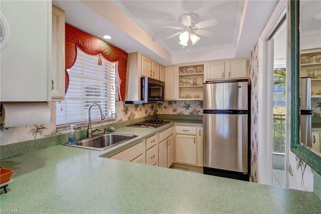 5 High Point Circle West, Unit 211 Naples, FL 34103 - Photo 15 of 44