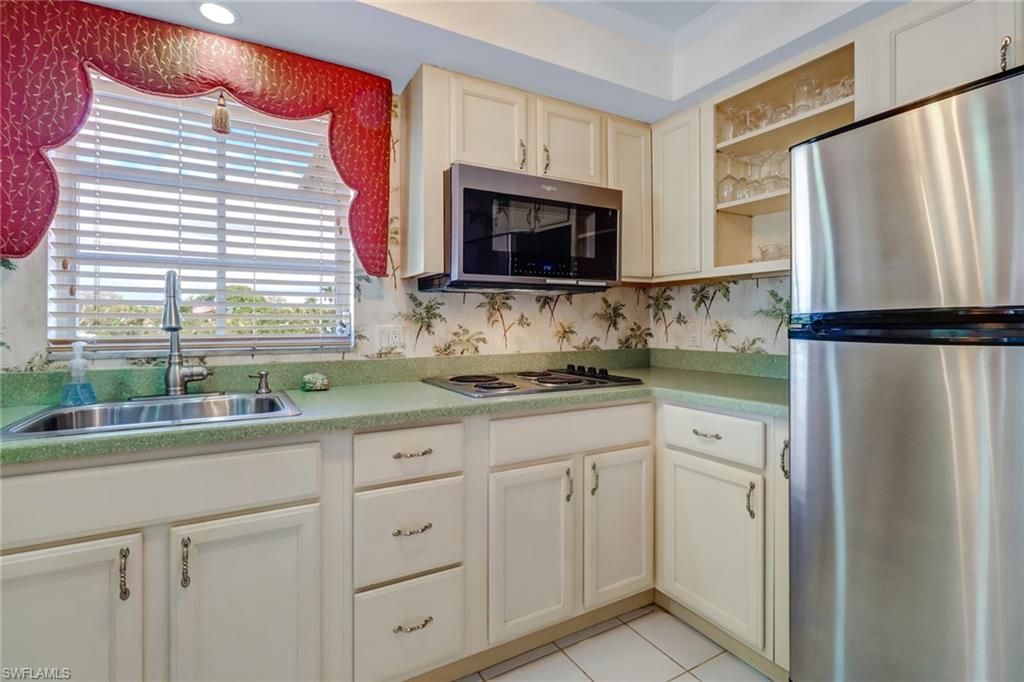 5 High Point Circle West, Unit 211 Naples, FL 34103 - Photo 18 of 44