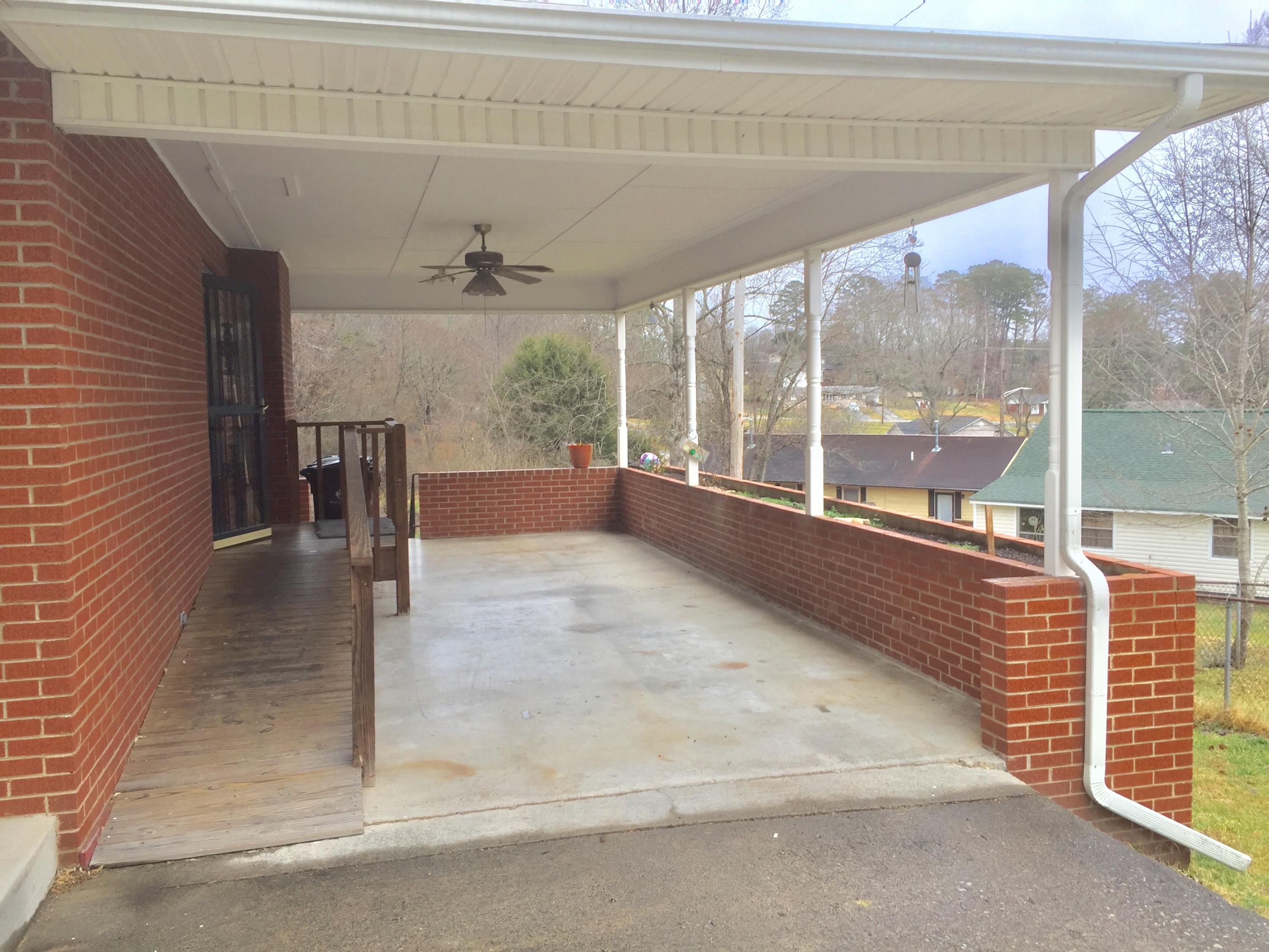102 North Hickory Lane Oak Ridge, TN 37830 - Photo 3 of 40 A82AE2FB-ADA4-46F4-A999-A14CB88520B4