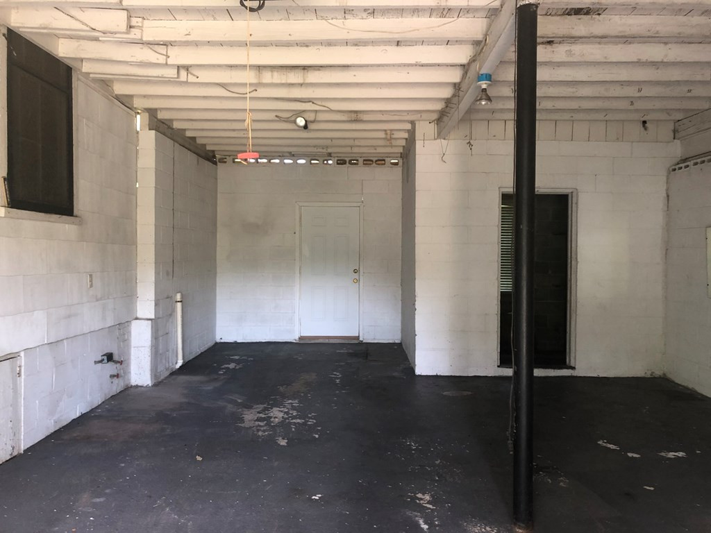 160 State Rd S-38-709 Orangeburg, SC 29115 - Photo 7 of 24 Garage