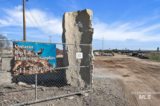 $999,900 | 2090 Northwest 11th Street, Ontario, OR 97914