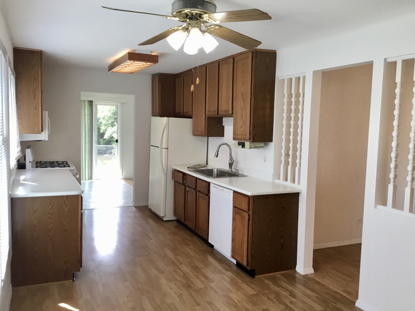 835 Heather Lane Hoffman Estates, IL 60169 - Photo 2 of 12