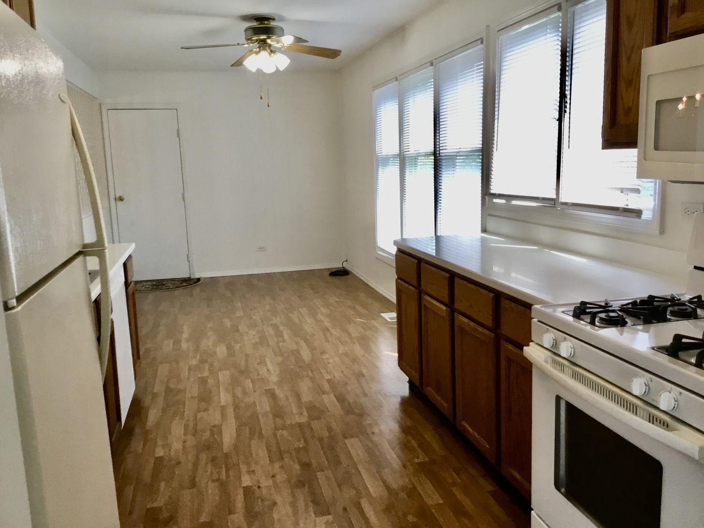 835 Heather Lane Hoffman Estates, IL 60169 - Photo 3 of 12