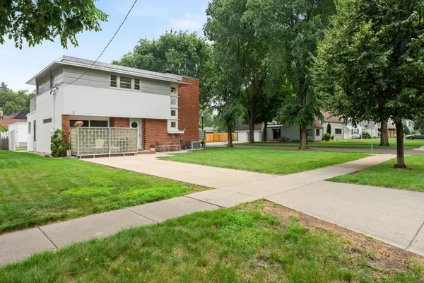 $599,900 | 1550 8th Street South, Fargo, ND 58103