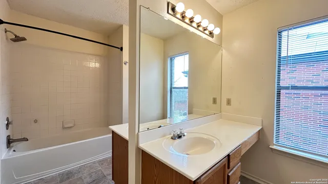 $1,900 | 8435 Parry Path, San Antonio, TX 78109