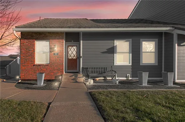 $325,000 | 282 Northeast Bayview Drive, Lee's Summit, MO 64064