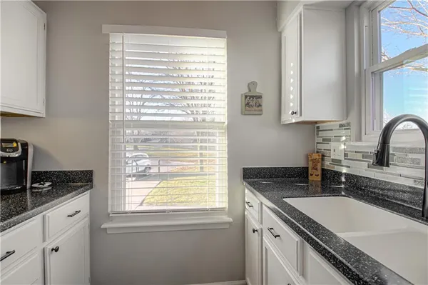 $325,000 | 282 Northeast Bayview Drive, Lee's Summit, MO 64064