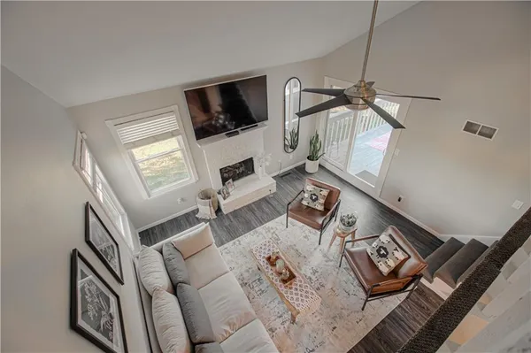 $325,000 | 282 Northeast Bayview Drive, Lee's Summit, MO 64064