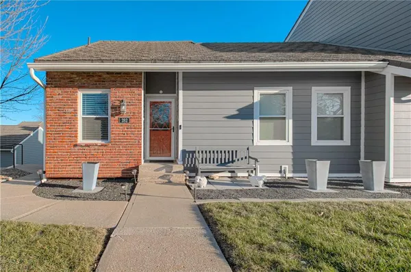 $325,000 | 282 Northeast Bayview Drive, Lee's Summit, MO 64064