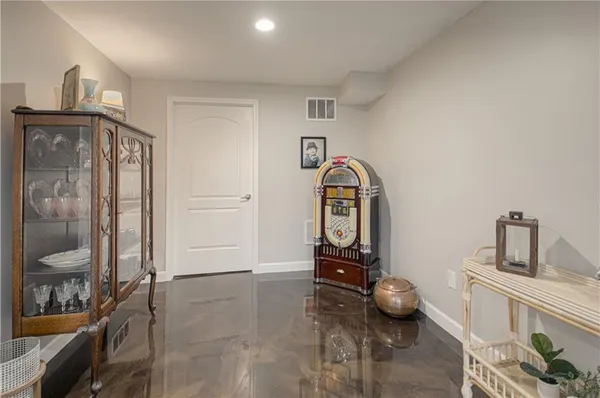 $325,000 | 282 Northeast Bayview Drive, Lee's Summit, MO 64064