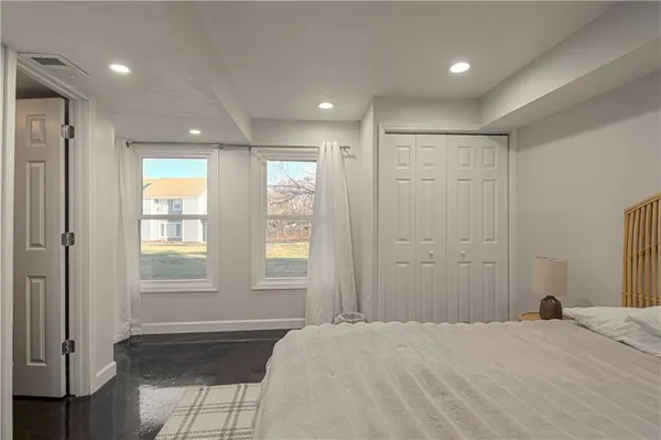 $325,000 | 282 Northeast Bayview Drive, Lee's Summit, MO 64064