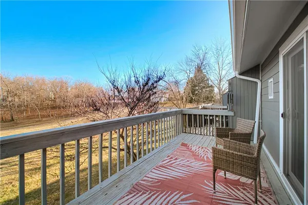 $325,000 | 282 Northeast Bayview Drive, Lee's Summit, MO 64064