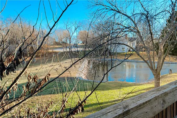 $325,000 | 282 Northeast Bayview Drive, Lee's Summit, MO 64064