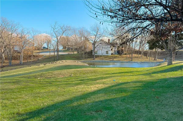 $325,000 | 282 Northeast Bayview Drive, Lee's Summit, MO 64064