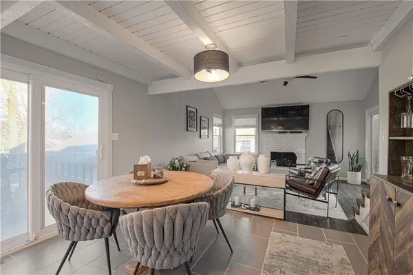 $325,000 | 282 Northeast Bayview Drive, Lee's Summit, MO 64064