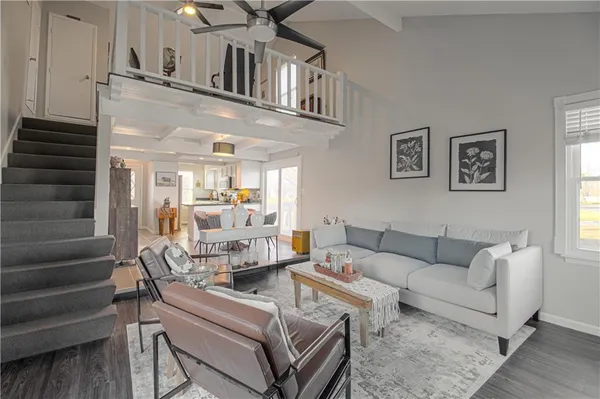 $325,000 | 282 Northeast Bayview Drive, Lee's Summit, MO 64064