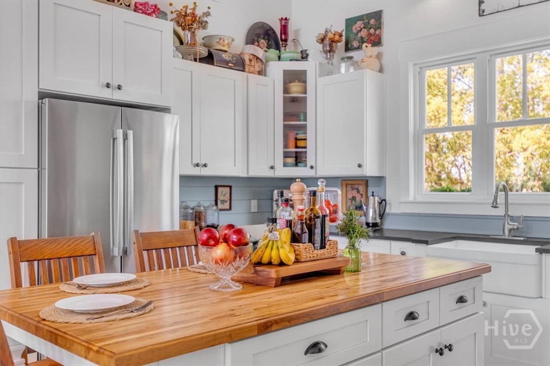 690 Japonica Road Midway, GA 31320 - Photo 9 of 70 Kitchen: Bosch appliances, leathered granite, center island, and ample counter top space.