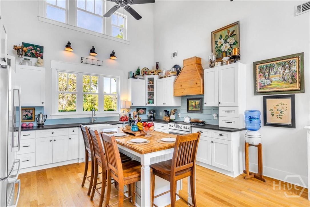 690 Japonica Road Midway, GA 31320 - Photo 10 of 70 Kitchen: Bosch appliances, leathered granite, center island, and ample counter top space.