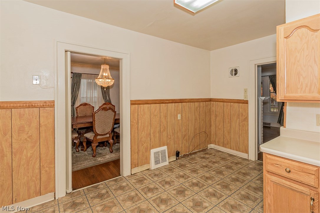 3274 Altamont Road Cleveland, OH 44118 - Photo 11 of 35