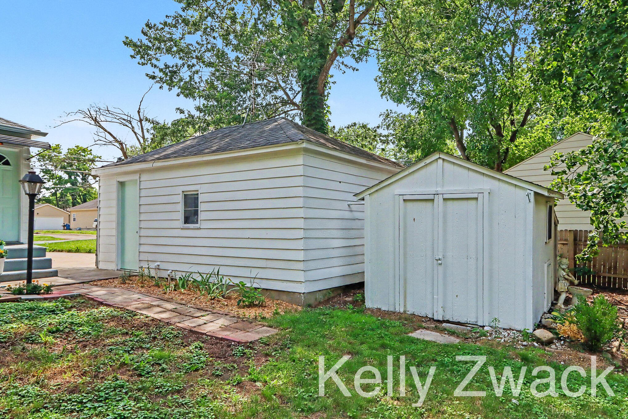 830 Edison Street Kalamazoo, MI 49004 - Photo 19 of 23 Garage/Shed