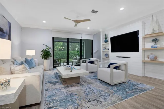 $700,000 | 12973 Pembroke Drive, Naples, FL 34105