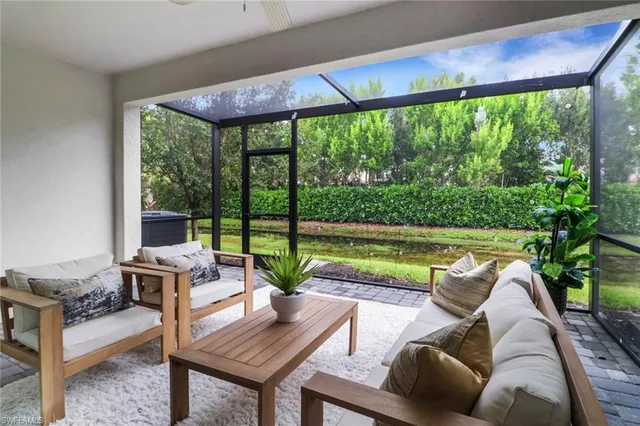 $700,000 | 12973 Pembroke Drive, Naples, FL 34105