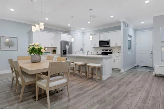 $700,000 | 12973 Pembroke Drive, Naples, FL 34105