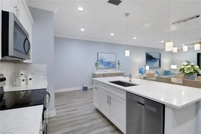 $700,000 | 12973 Pembroke Drive, Naples, FL 34105