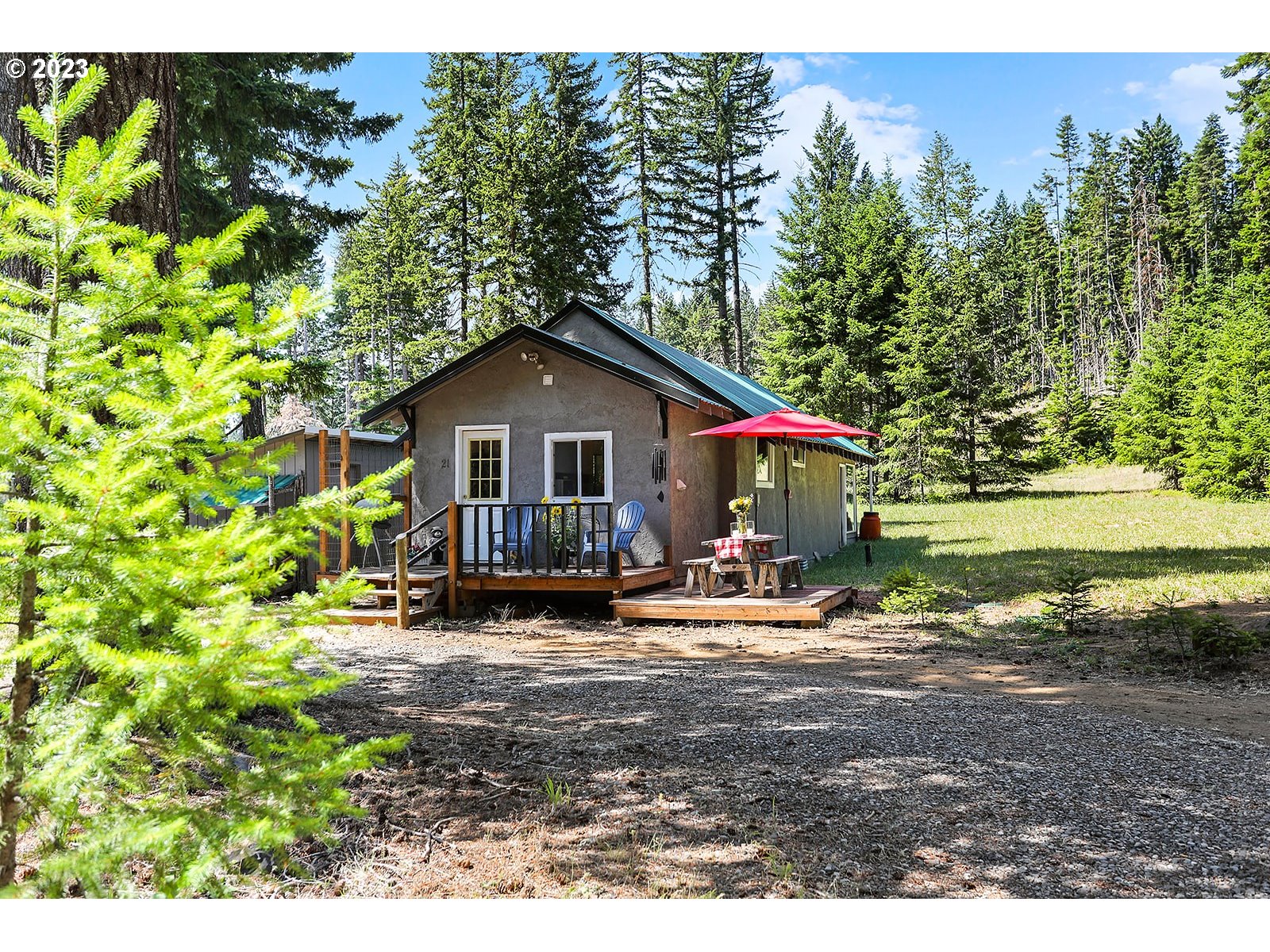 21 Prairie Road Appleton, WA 98602 - Photo 1 of 39 a front view of a house with garden