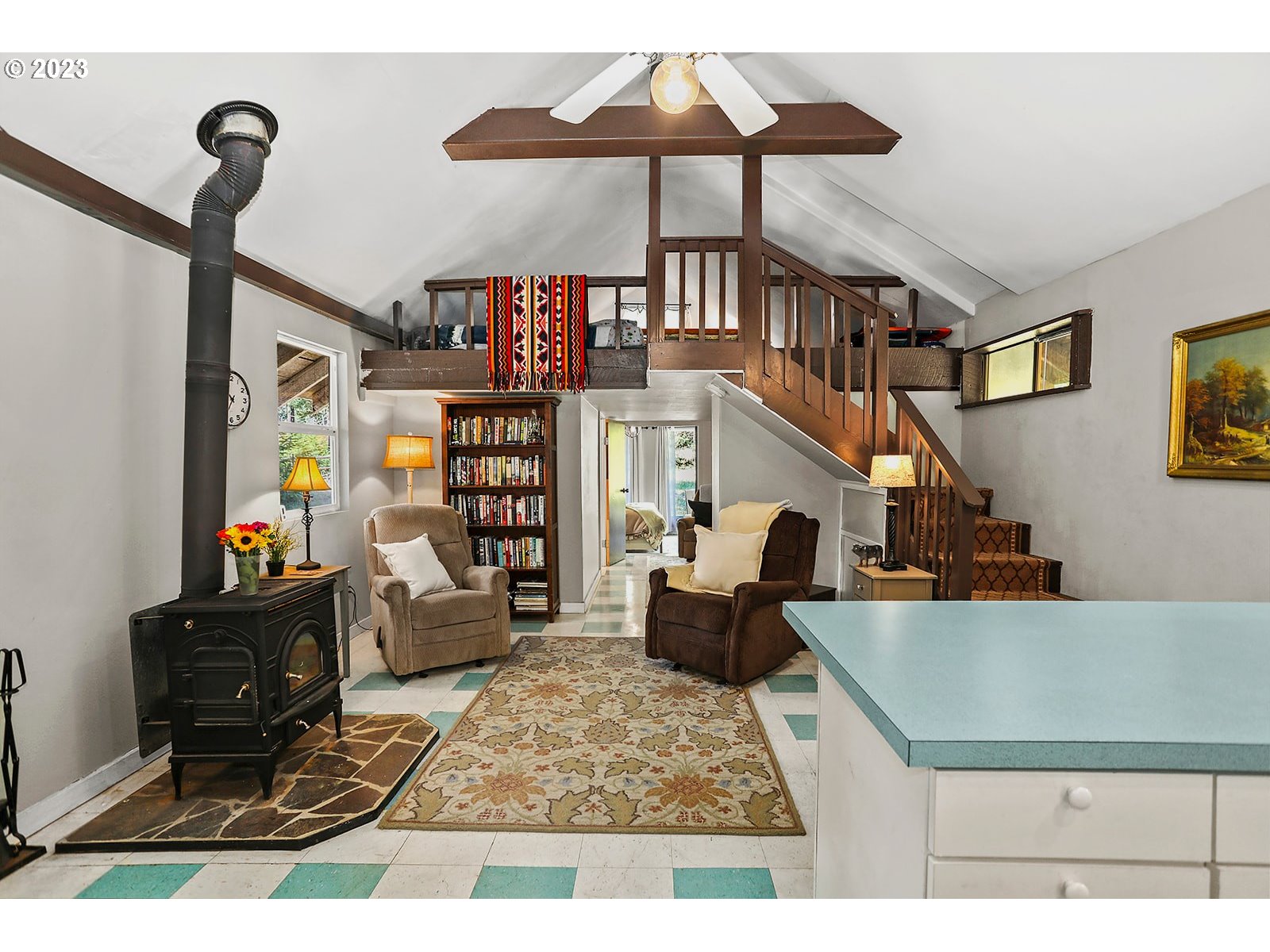 21 Prairie Road Appleton, WA 98602 - Photo 17 of 39 a living room with furniture